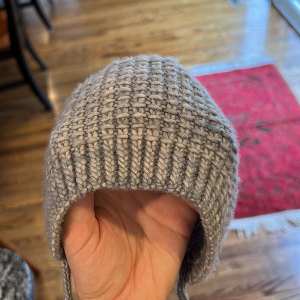 Hand knit newborn bonnet - Picture 4 of 6